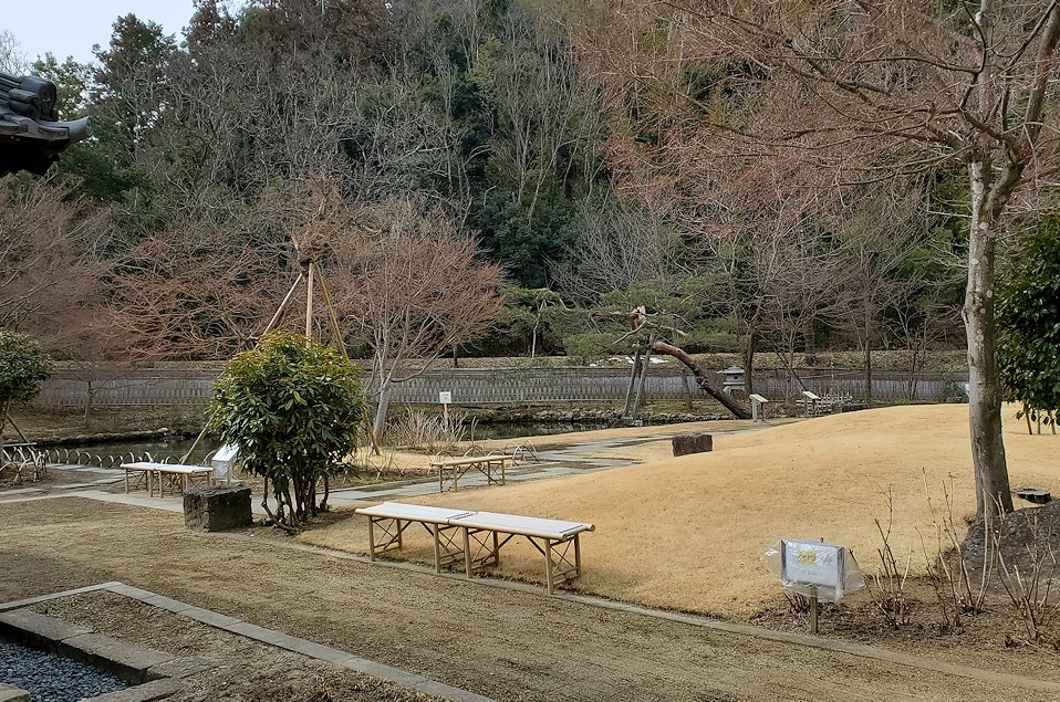 長野市松代町　山寺常山邸　門から庭園を眺める2