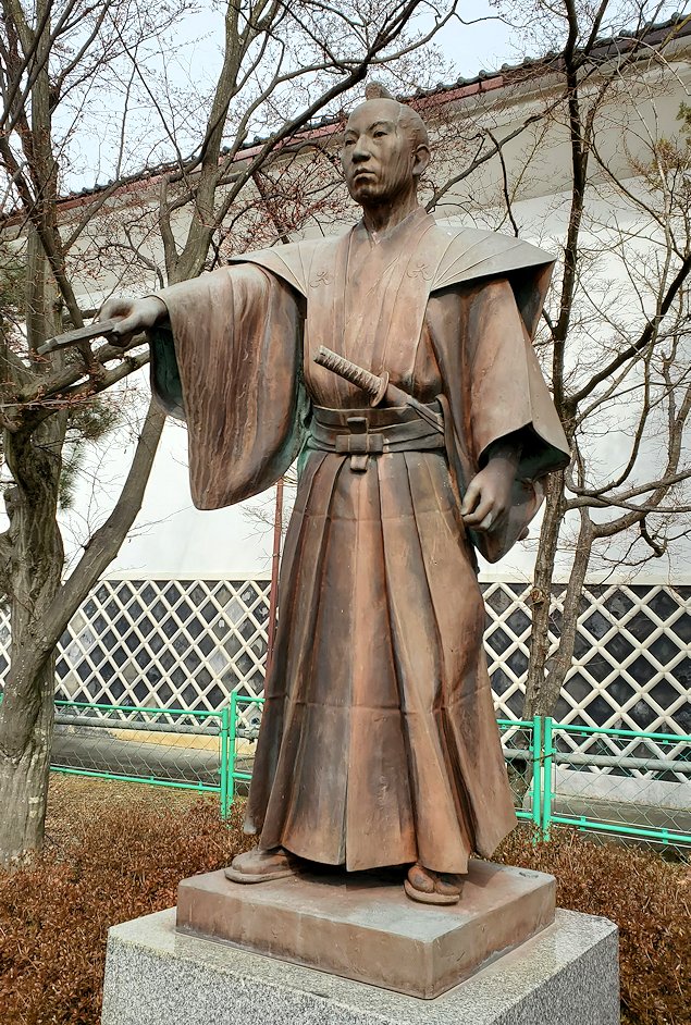 長野市松代町　真田公園脇　恩田木工の銅像