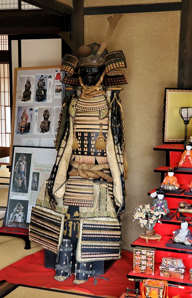 長野市松代町　旧樋口家住宅内　雛人形展示と鎧兜