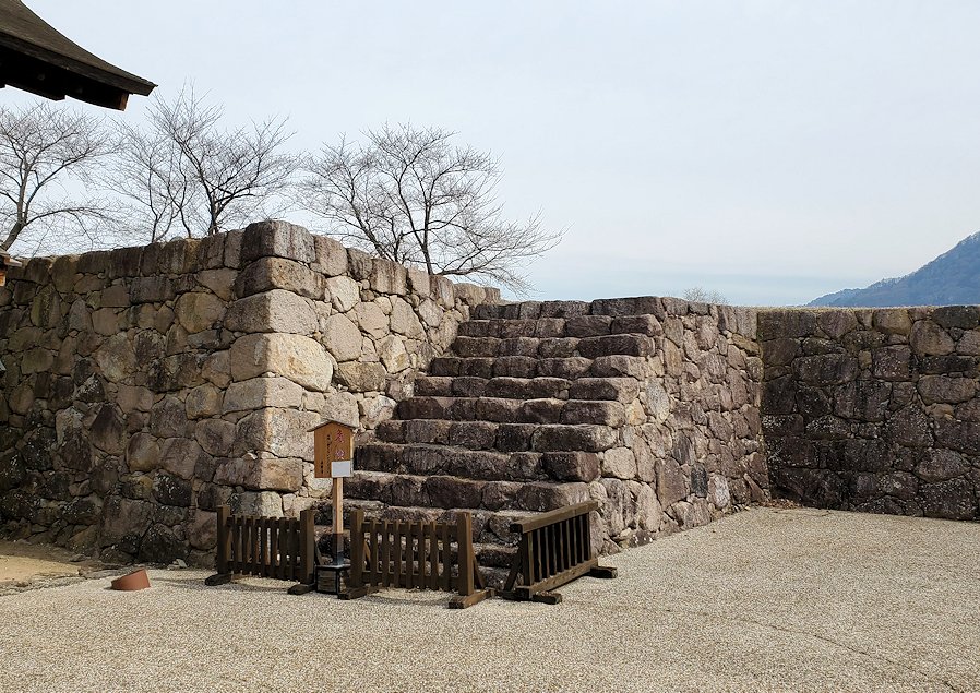 長野市松代町　松代城跡　石垣に上る階段　立ち入り禁止