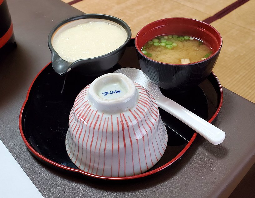 長野市松代町　「食いしん坊 かじや」　須麿子膳　山掛けトロロとお味噌汁