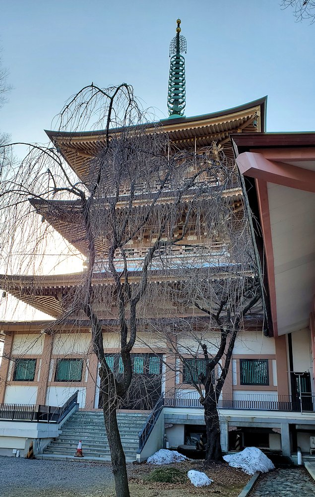 長野市　善通寺の日本忠霊殿の建物