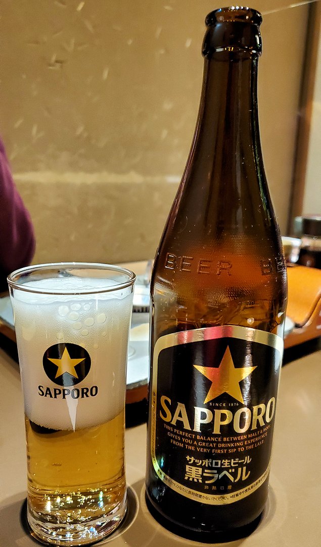 夜の松本市内　「みよ田 松本店」　瓶ビール　サッポロ黒ラベル
