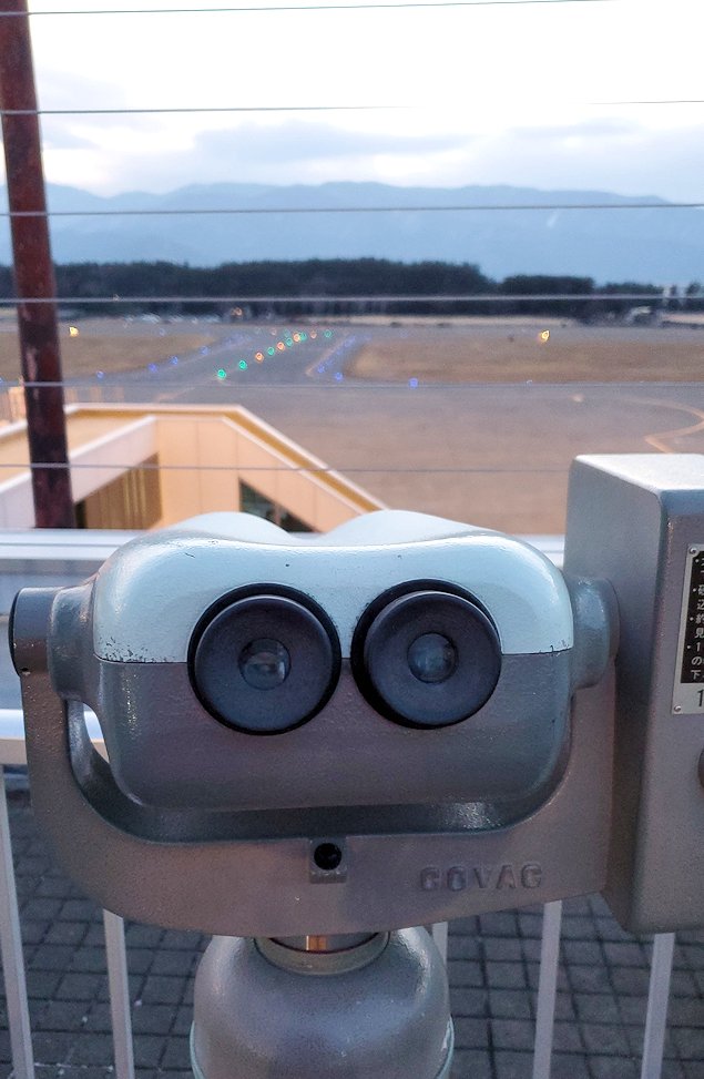 松本空港　展望台の双眼鏡クン