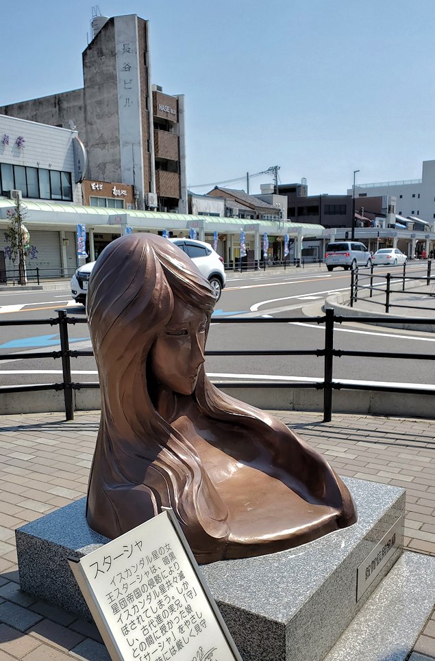 敦賀市内　本町通り　宇宙戦艦ヤマトの銅像「スターシャ」の顔