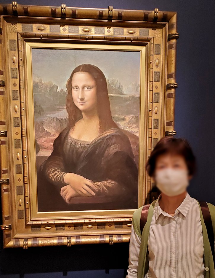 大塚国際美術館　OtsukaArtMuseum　『モナ・リザ(Mona Lisa Da Vinci )』 の前で記念撮影
