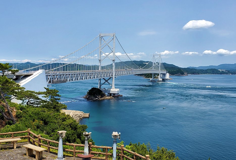 徳島県鳴門市　鳴門海峡の展望台から眺めた、鳴門海峡大橋