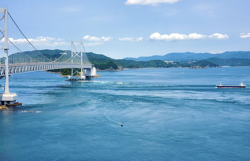 徳島県鳴門市　鳴門海峡の展望台から眺めた、鳴門海峡