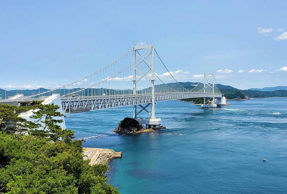 徳島県鳴門市　鳴門海峡の展望台から眺めた、鳴門海峡大橋2