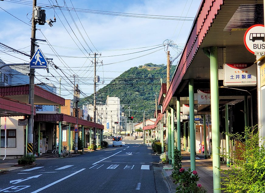 鳥取市内　智頭街道の先に見える鳥取城跡