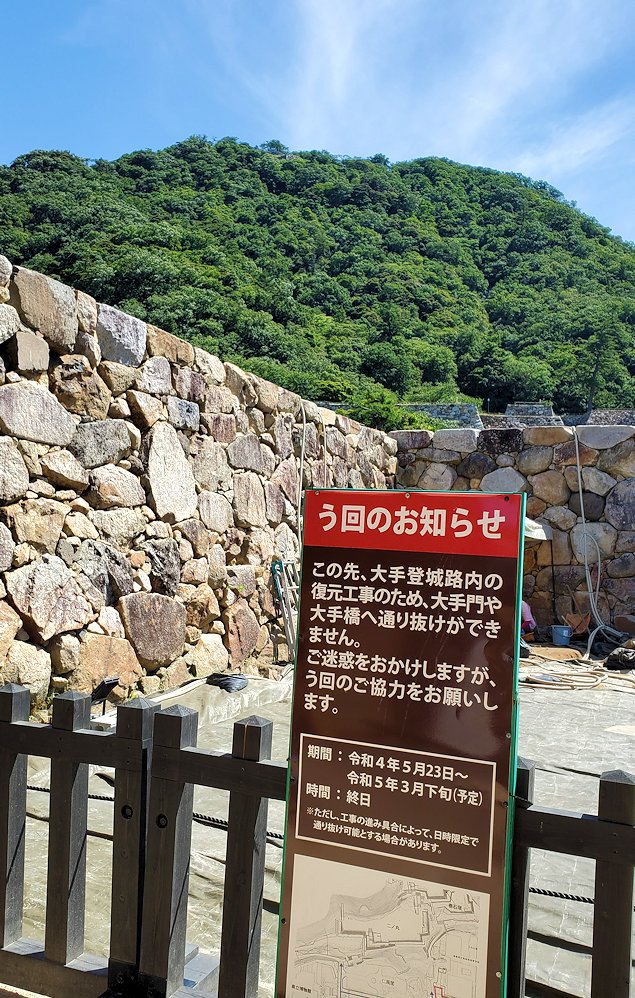 鳥取城跡　復元された大手門から先は立ち入り禁止