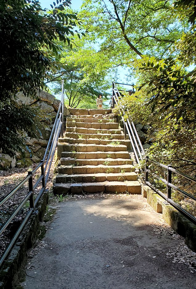 鳥取城跡　二ノ丸へと向かう　再び階段を登っていく