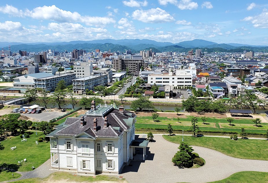 鳥取城　二ノ丸　御三階櫓跡から眺める鳥取市内の景色