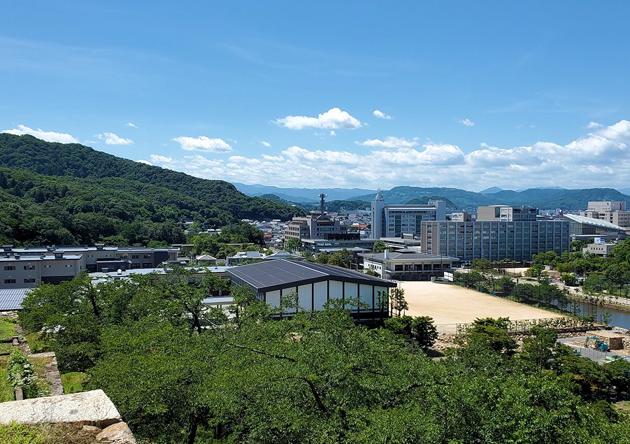 鳥取城　二ノ丸　御三階櫓跡から眺める三の丸跡の景色