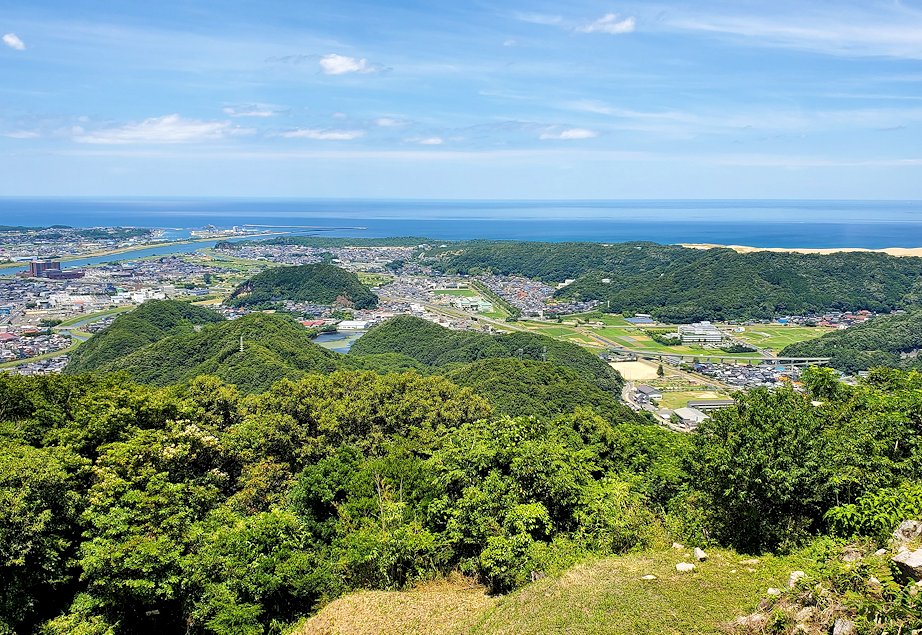 鳥取城　本丸跡の天守台から見える、日本海側の景色