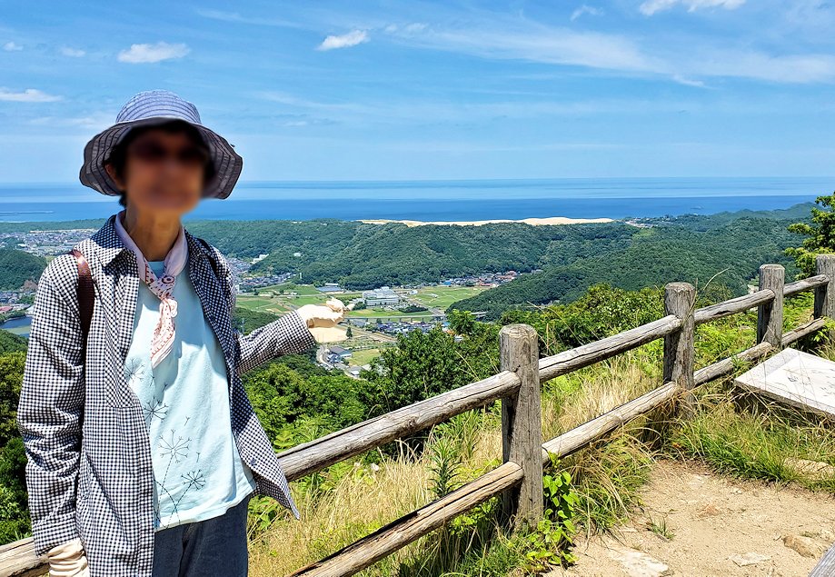 鳥取城　本丸跡の天守台　砂丘と記念撮影