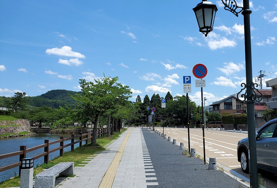 鳥取市内　鳥取城前の道を歩く