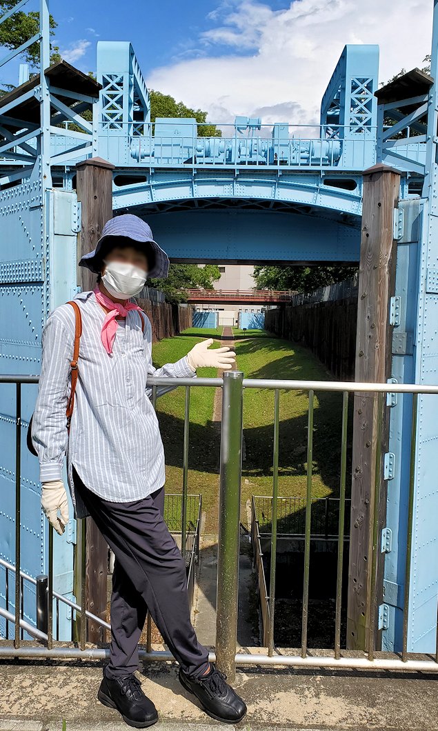 大阪市　毛馬閘門　「旧第一閘門」前で記念撮影
