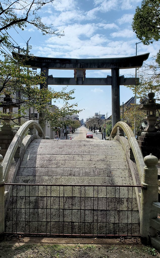 犬山城　針綱神社の鳥居近くにある石橋