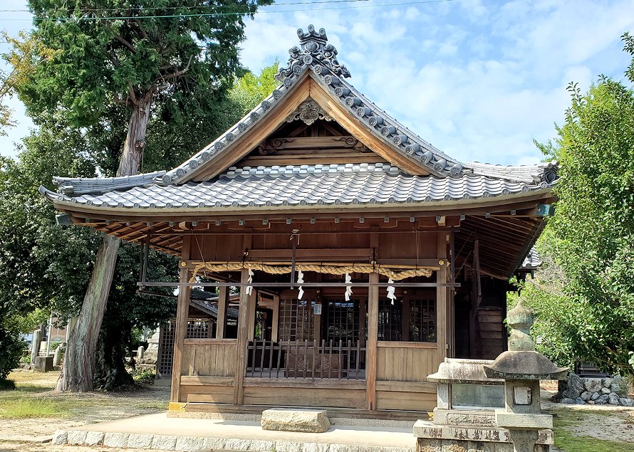 犬山城入口前　犬山神社の社殿