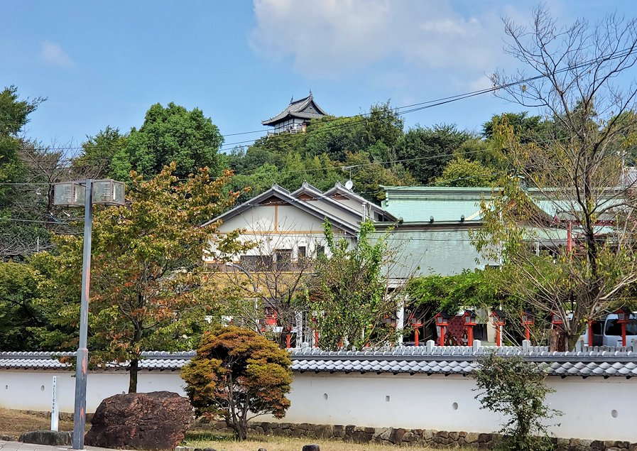 犬山城入口前　犬山神社から見える犬山城天守