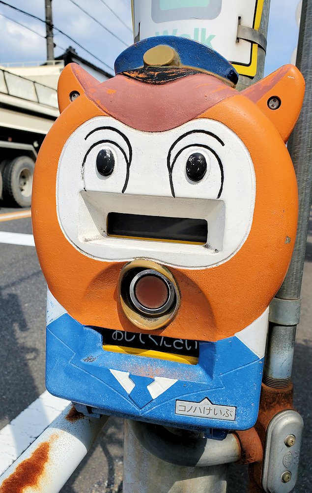 犬山城から犬山遊園駅へ移動する途中に見えた、歩行者用ボタン押し