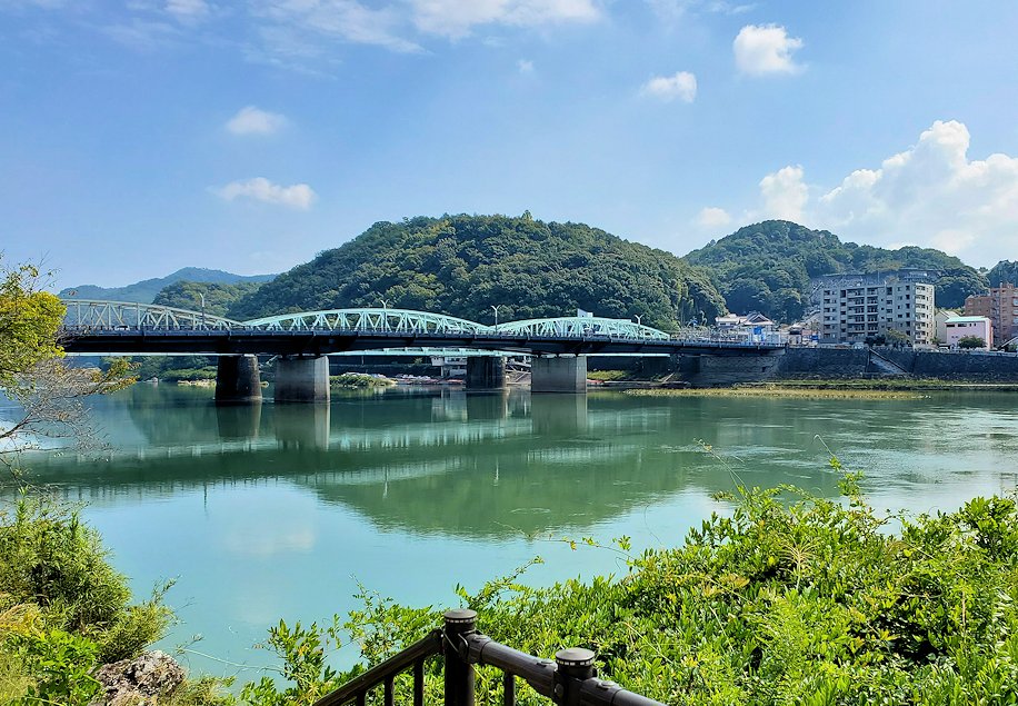 岐阜県各務原市鵜沼南町から眺める、木曽川に架る名鉄の鉄橋