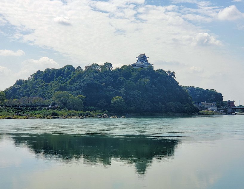 木曽川河畔遊歩道から見える犬山城の景色2