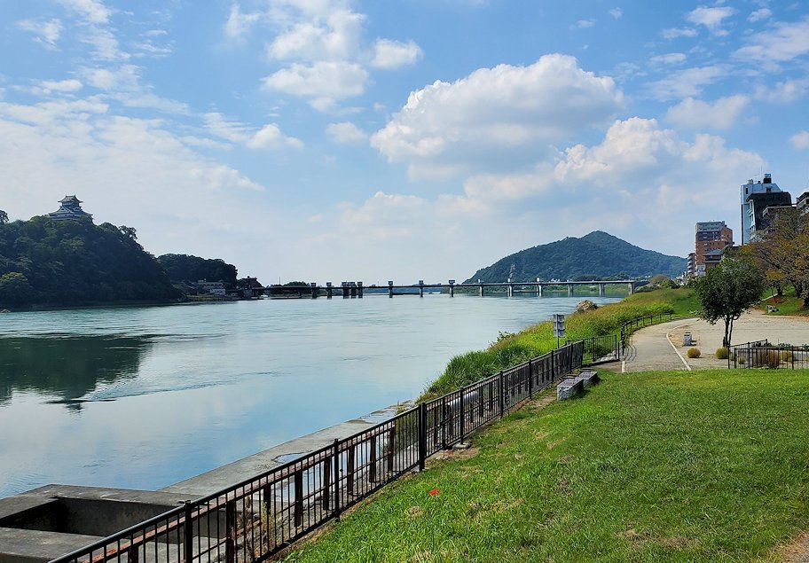 木曽川河畔遊歩道からの景色