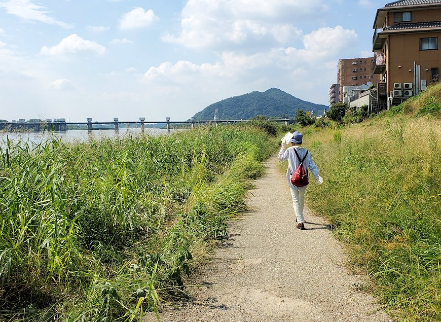 木曽川河畔遊歩道を歩く