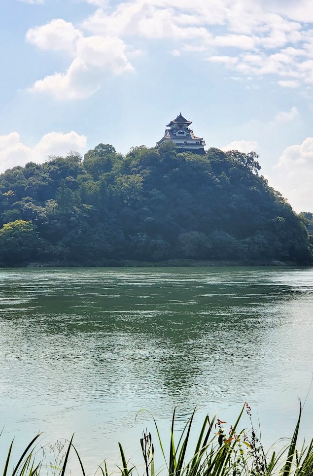 木曽川越しに見える犬山城の景色2