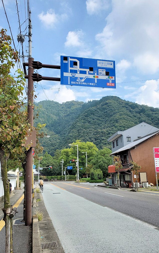 岐阜城近くのバス停で降りる