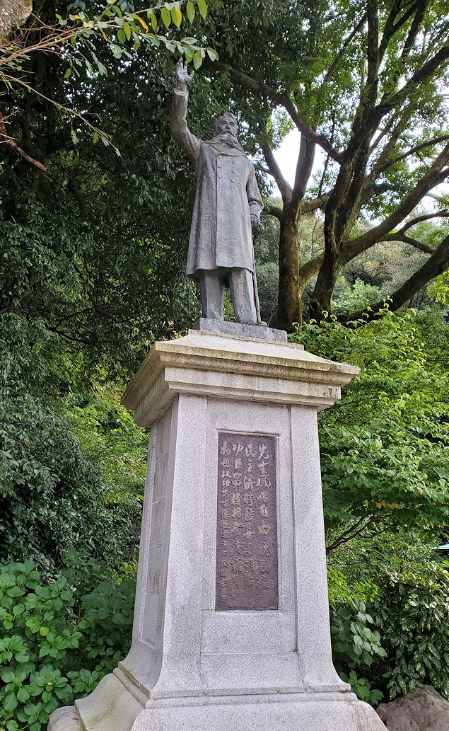 岐阜公園　板垣退助の銅像