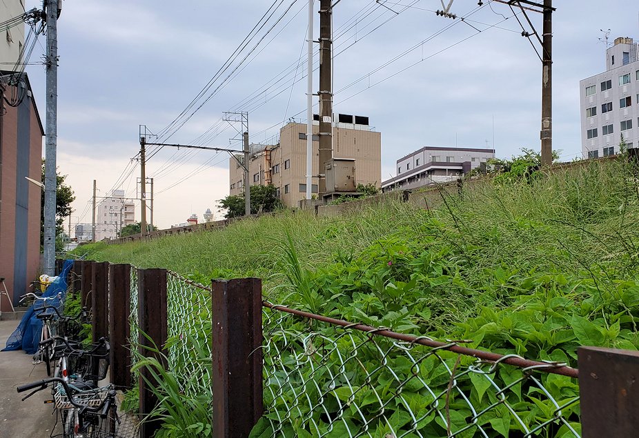 阪堺電車　「今船駅」から北に造られている盛り土