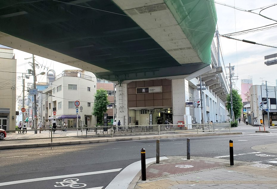 阪神高速松原線下　道路　　　　　地下鉄：田辺駅前