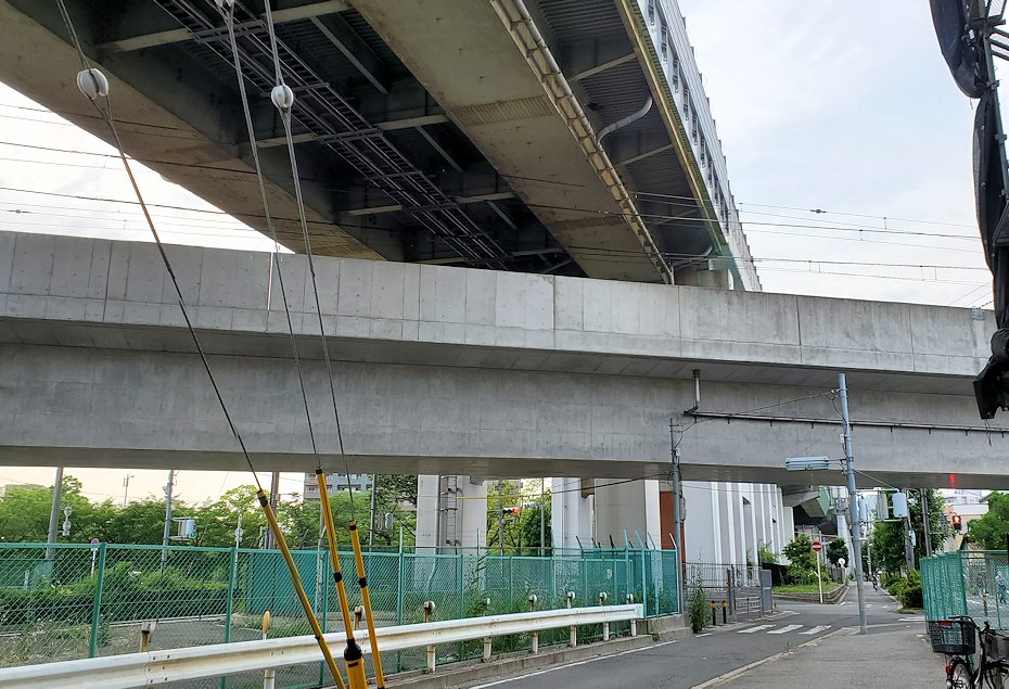 阪神高速松原線下　道路　　　　　　　JR阪和線の高架