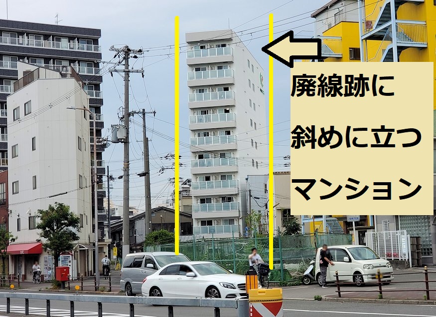 千秋通り　飛田駅跡周辺　斜めの敷地に建つマンション
