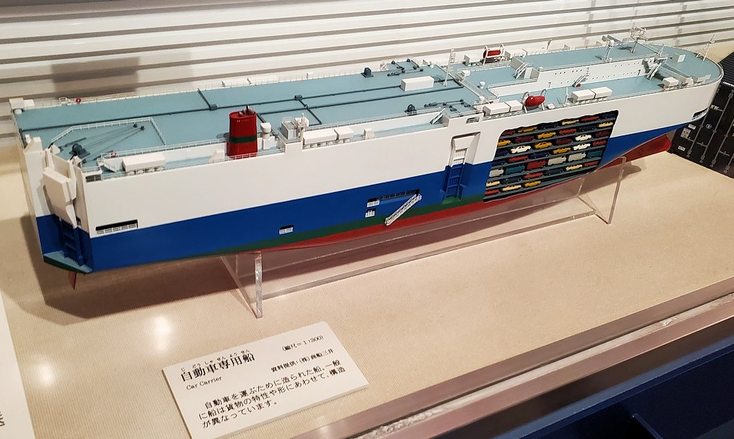 品川区　物流博物館　展示室　コンテナ船の模型