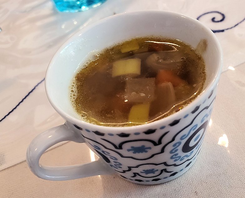 東麻布　「ギリシャ料理 タベルナ ミリュウ」　ランチのスープ2