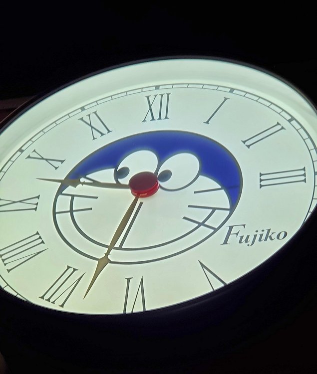 東京お台場　夜　ダイバーシティ東京周辺　ドラエモンの時計