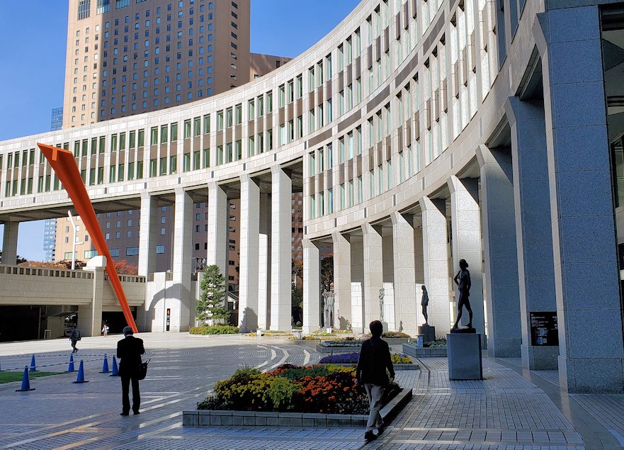新宿　「東京都庁」側から見た東京都議会議場
