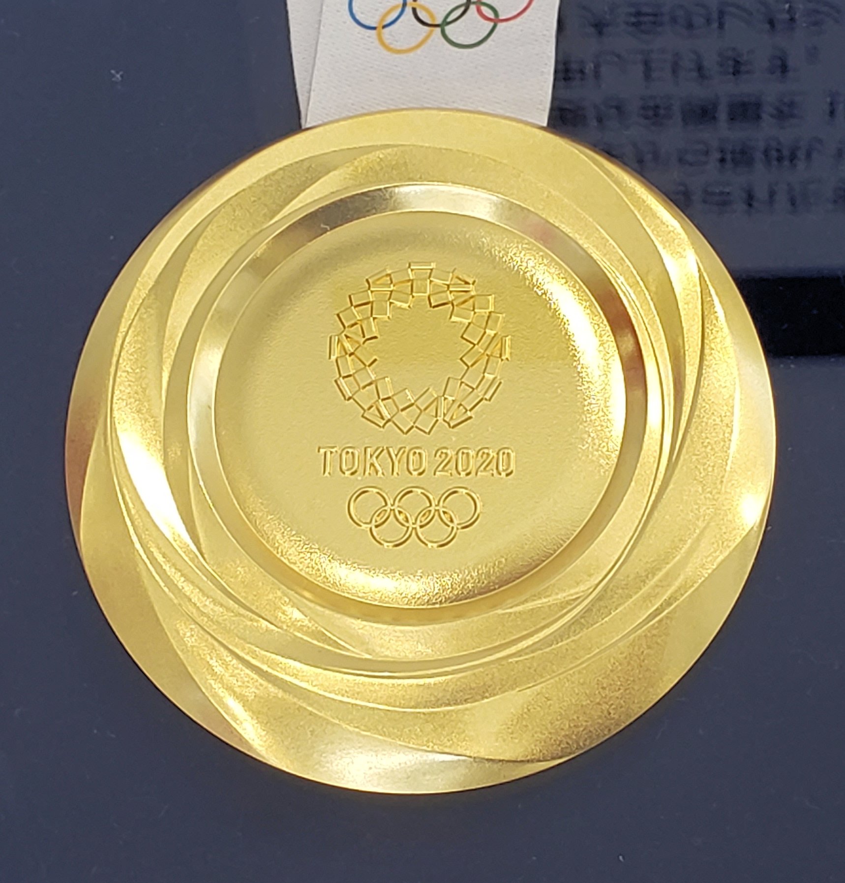 東京都庁　1F 　展示品　2020東京オリンピックの金メダルサンプル