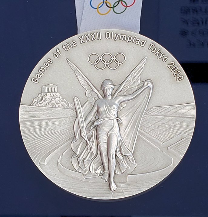 東京都庁　1F 　展示品　2020東京オリンピックの銀メダルサンプル