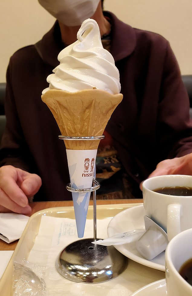ドトールコーヒーショップ 飯田橋東口店　　アイスクリームを注文