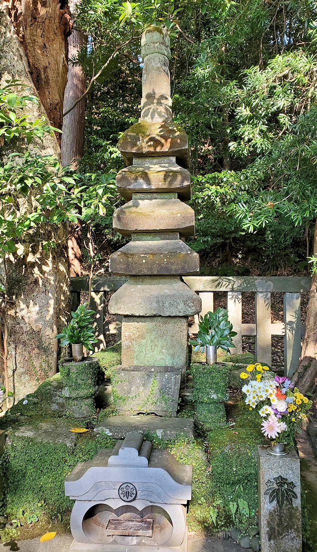 鎌倉市　法華堂跡　「源頼朝の墓」　五輪塔