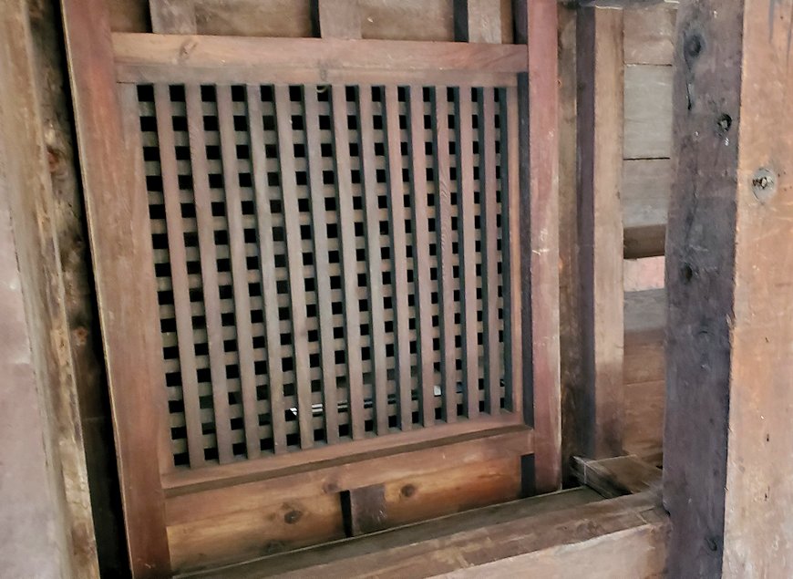 大阪城　千貫櫓　天井裏の荷揚げ装置跡