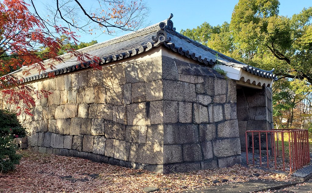 大阪城　西の丸庭園　「焔硝蔵」の建物