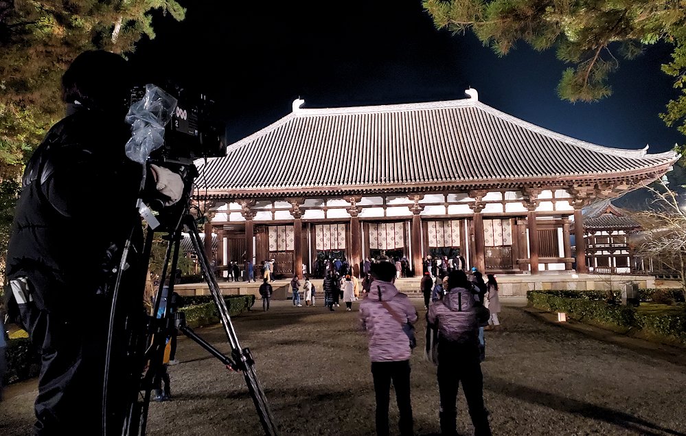 大晦日の夜　唐招提寺　南門付近　NHKカメラの撮影