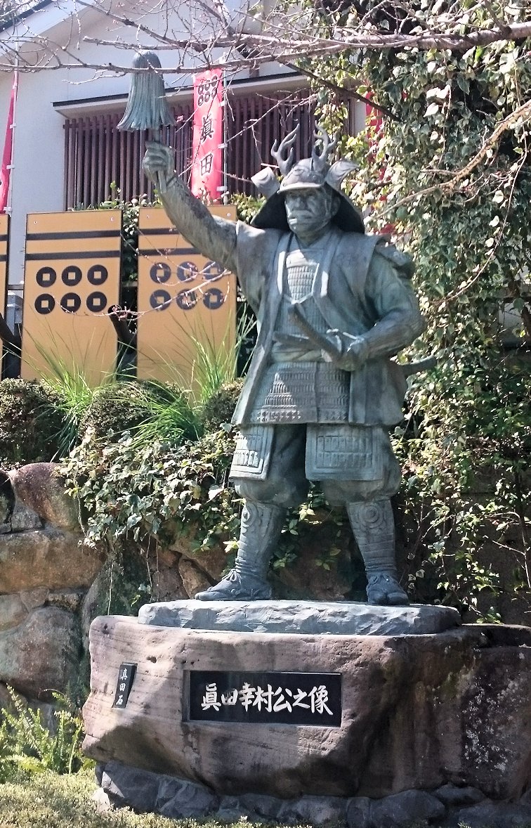大阪市天王寺区玉造にある「三光神社内」に設置されている、真田幸村の銅像
