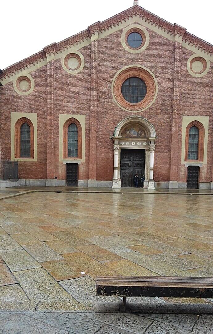 2019年4月にオカンが訪れた、イタリア　ミラノにあるサンタ・マリア・デッレ・グラツィエ教会の建物